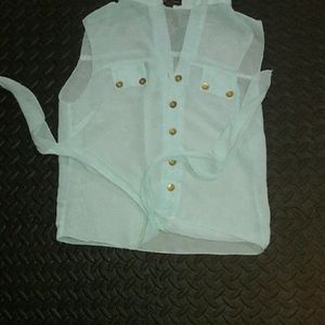 A light brilliant blue balloon top.